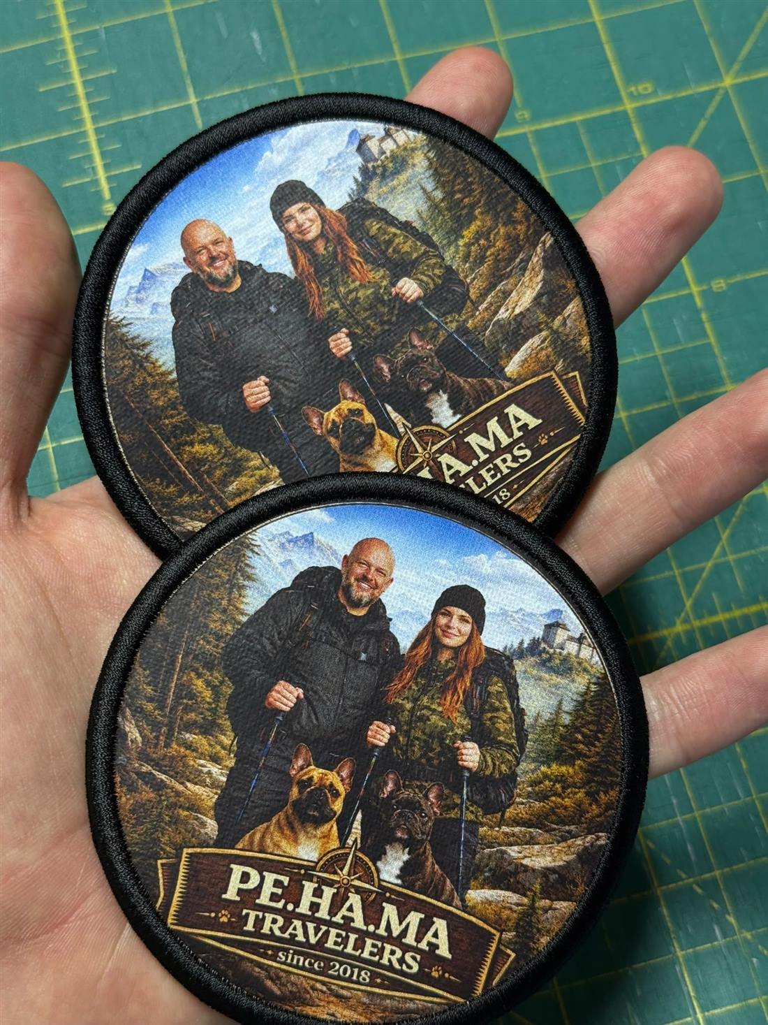 PE.HA.MA Travelers — nášivka s potiskem fotografie